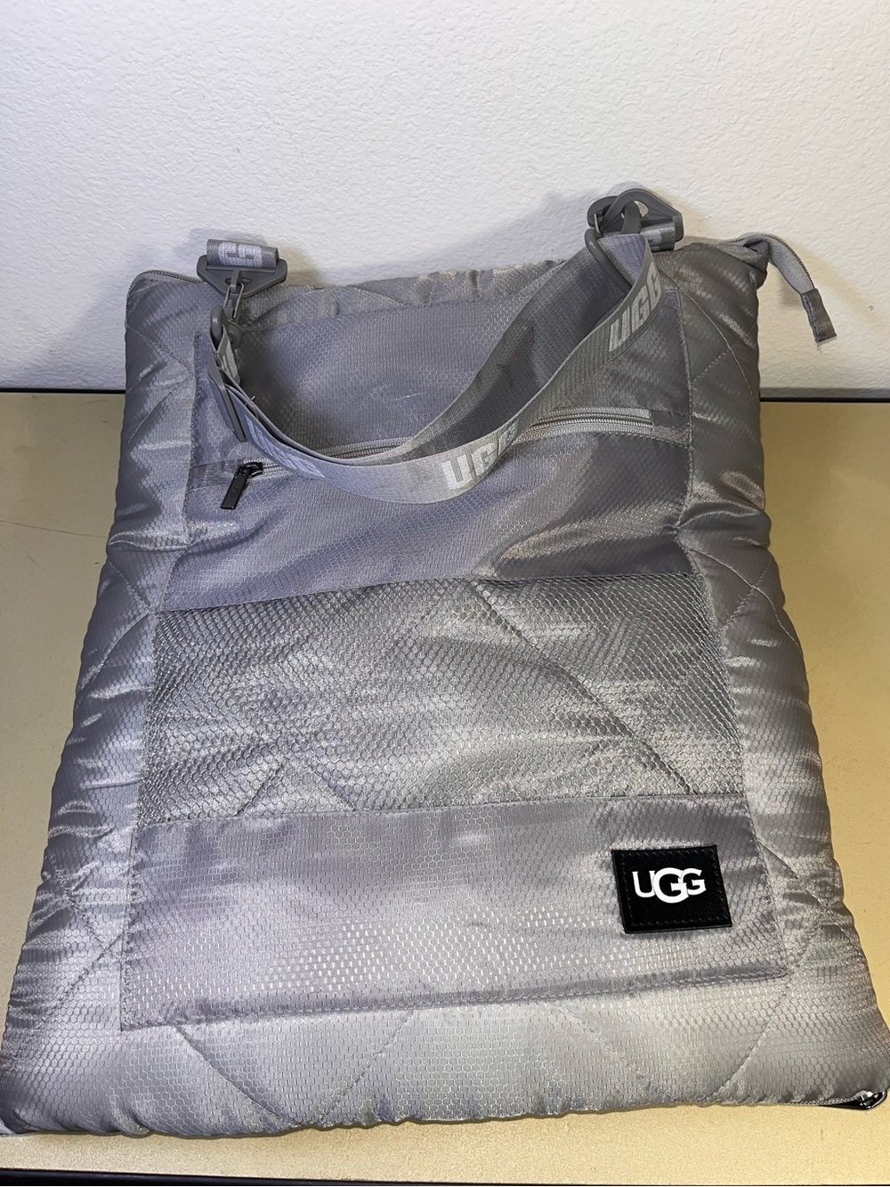 Ugg Mischa Quilted Outdoor Blanket Beach Picnic Camping Charcoal Stripe 60 X 72
